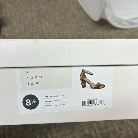 Leopard Chunky Heels - Picture 3 of 7